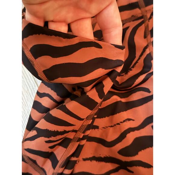 EUC Fabletics Pure Lux Animal print leggings sz S missing size tag - Picture 5 of 9